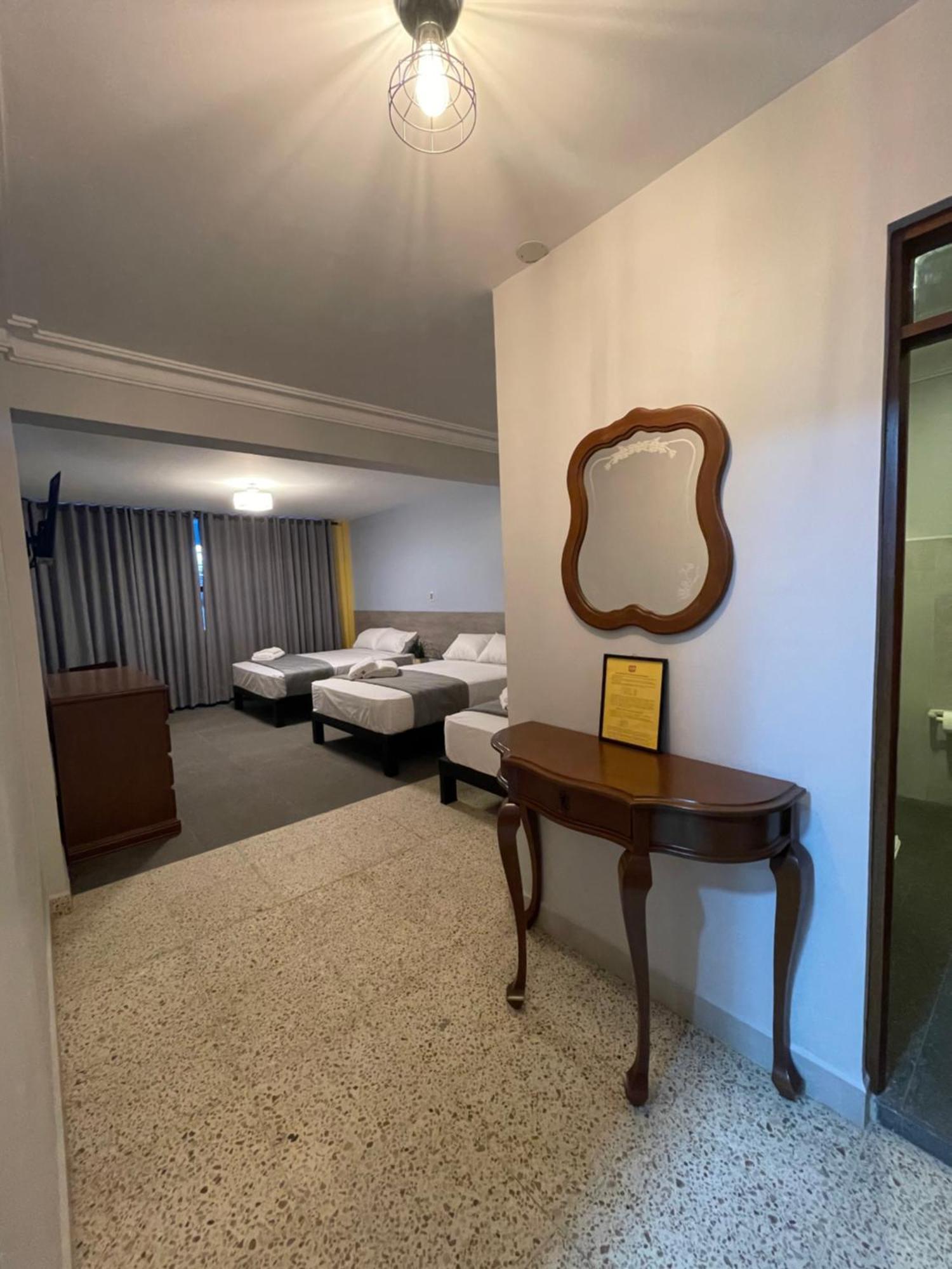 Izza Hotel Cochabamba Eksteriør bilde